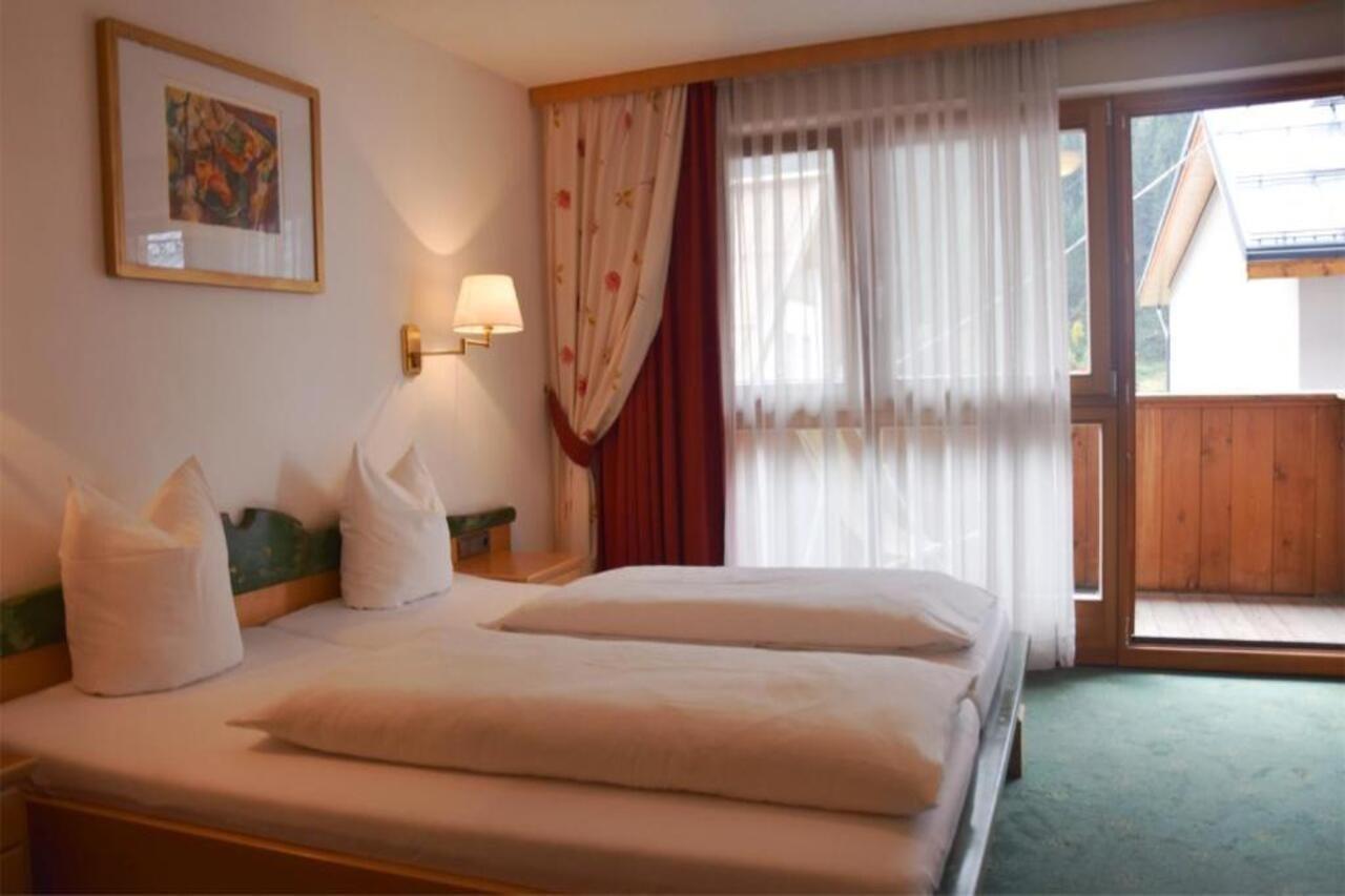 Berghotel Basur - Das Schihotel Am Arlberg Flirsch Luaran gambar