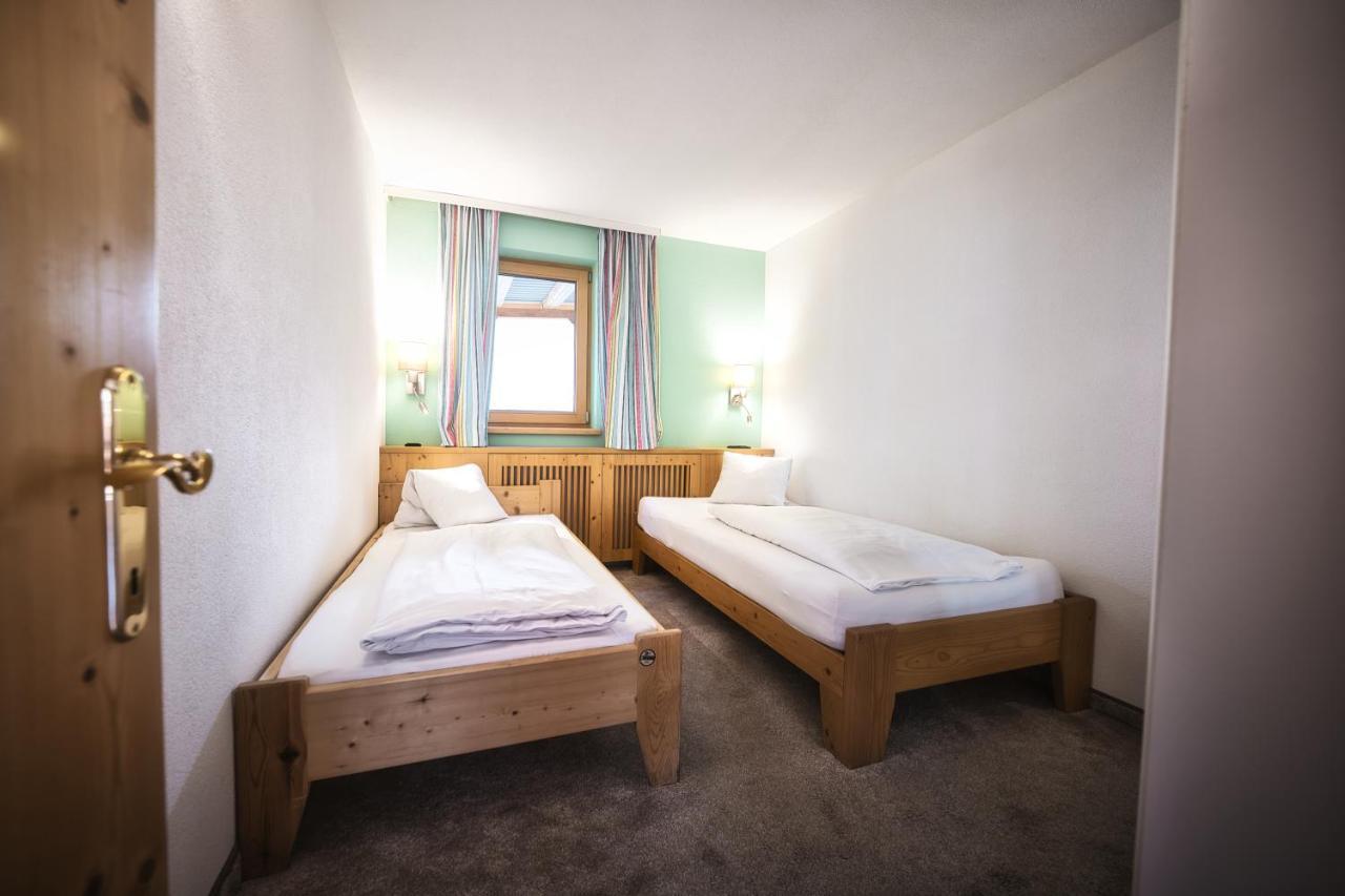 Berghotel Basur - Das Schihotel Am Arlberg Flirsch Luaran gambar