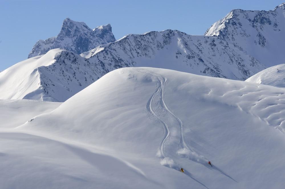 Berghotel Basur - Das Schihotel Am Arlberg Flirsch Luaran gambar