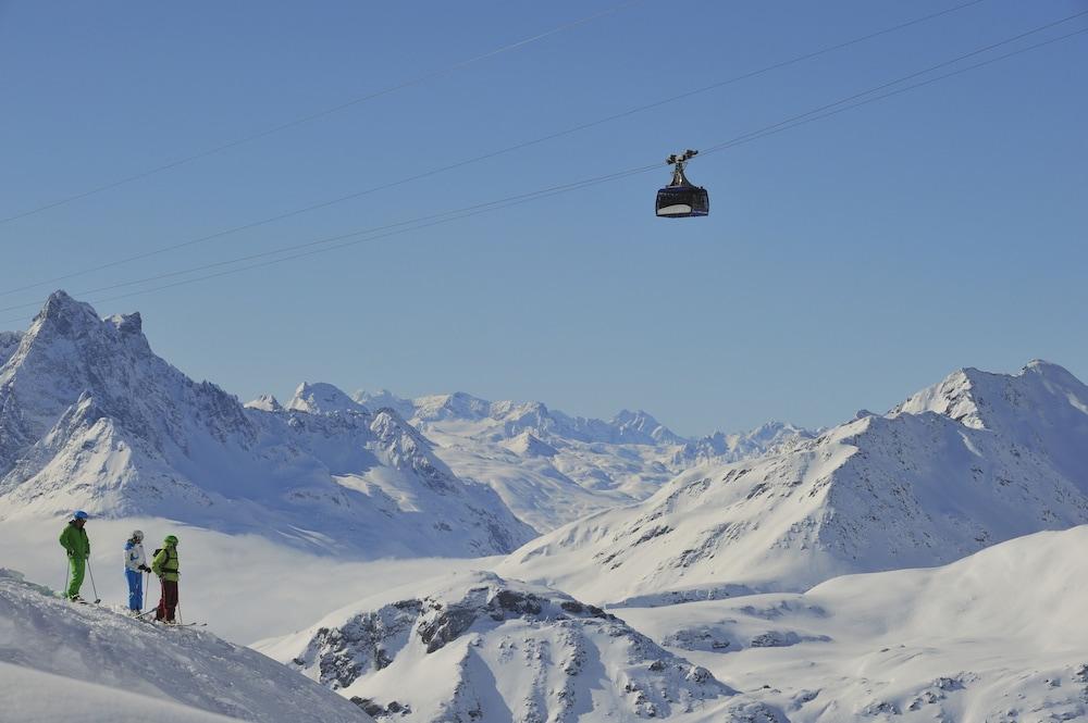 Berghotel Basur - Das Schihotel Am Arlberg Flirsch Luaran gambar