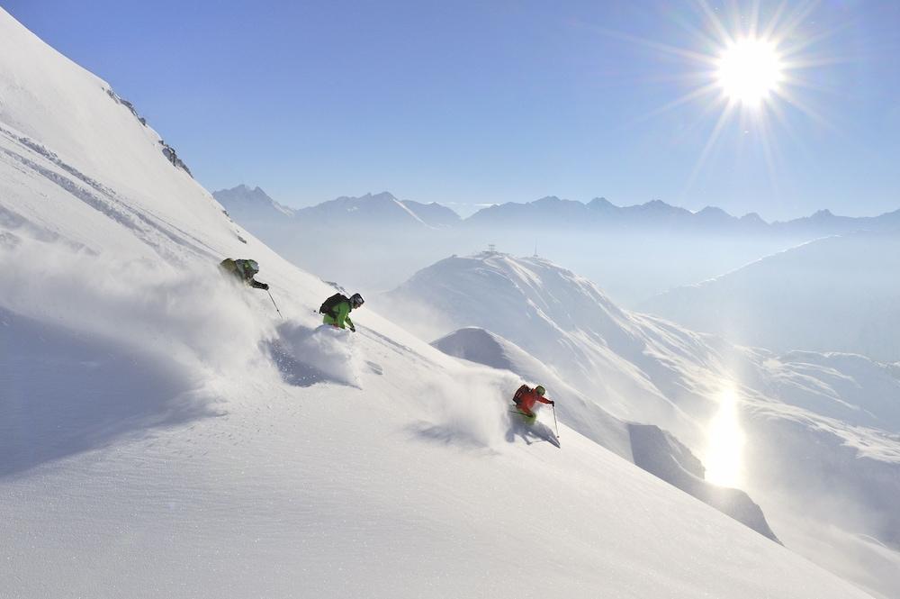 Berghotel Basur - Das Schihotel Am Arlberg Flirsch Luaran gambar