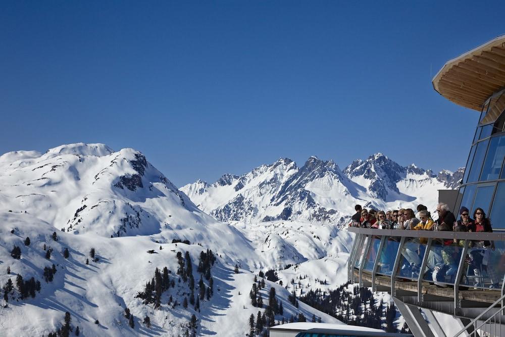 Berghotel Basur - Das Schihotel Am Arlberg Flirsch Luaran gambar