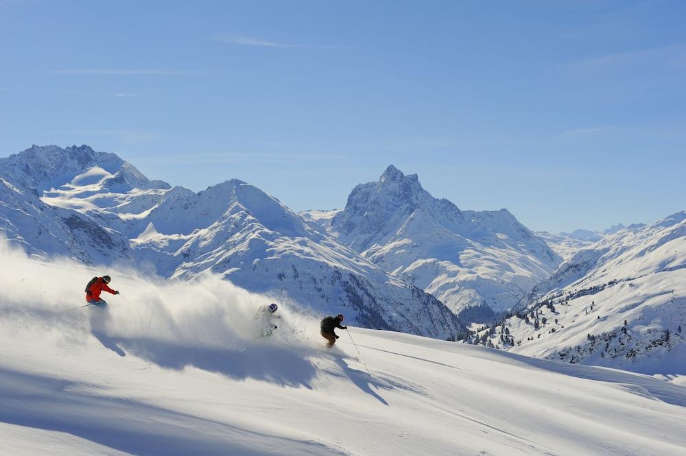Berghotel Basur - Das Schihotel Am Arlberg Flirsch Luaran gambar