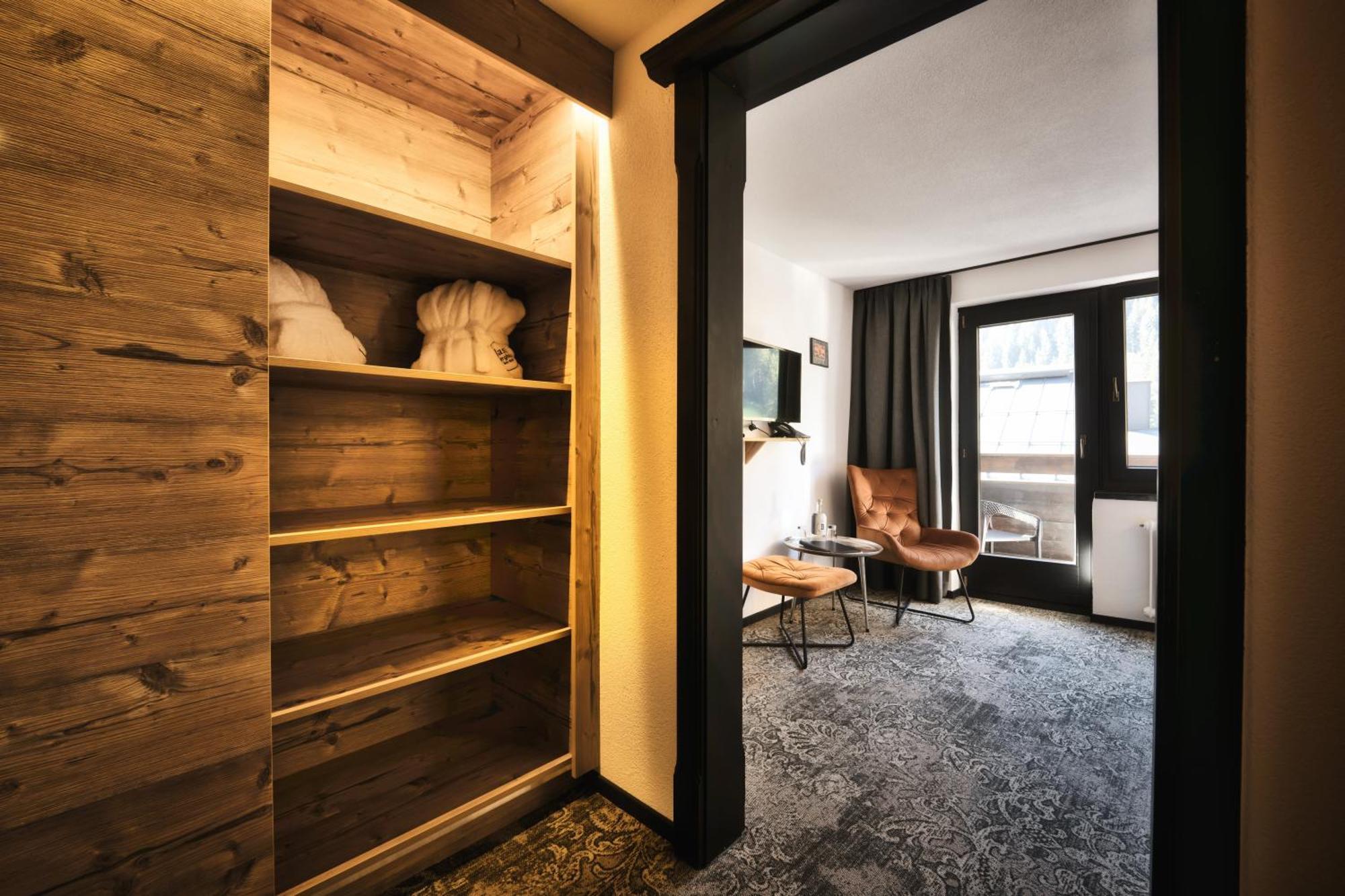 Berghotel Basur - Das Schihotel Am Arlberg Flirsch Luaran gambar