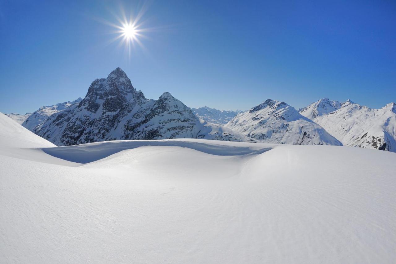 Berghotel Basur - Das Schihotel Am Arlberg Flirsch Luaran gambar